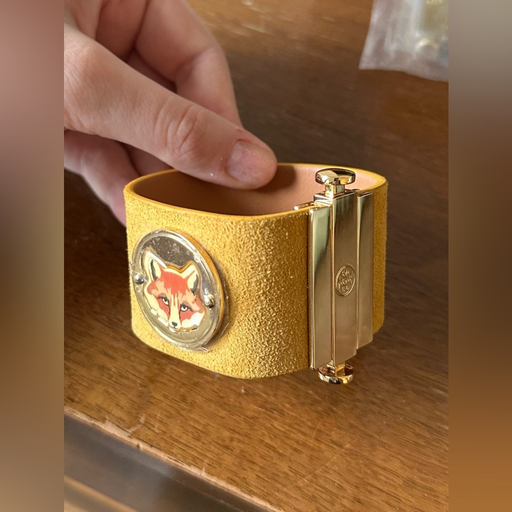Tory Burch Fox Face Coin Cuff in Goldenrod